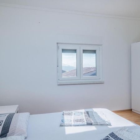 Nice Apartment In Stara Baska 1 With Wifi Extérieur photo