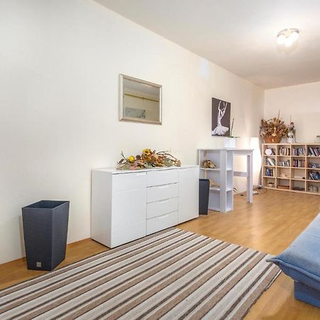 Nice Apartment In Stara Baska 1 With Wifi Extérieur photo