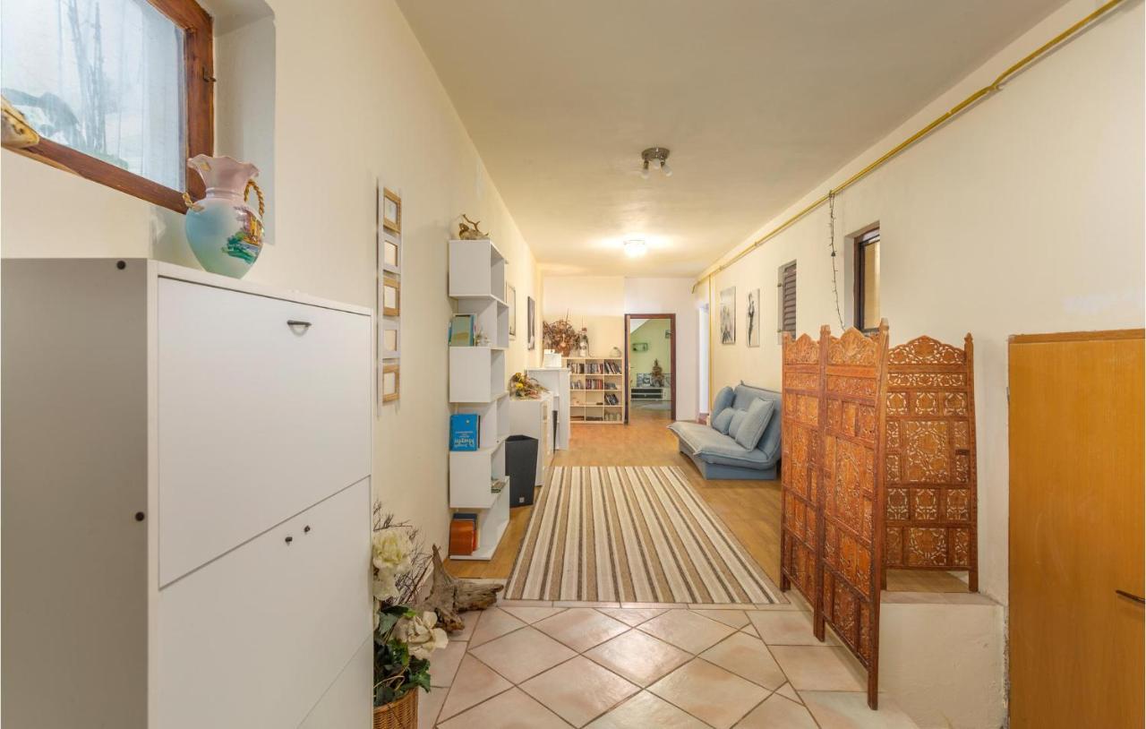 Nice Apartment In Stara Baska 1 With Wifi Extérieur photo
