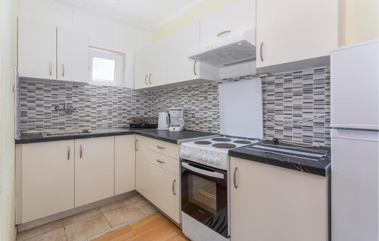 Nice Apartment In Stara Baska 1 With Wifi Extérieur photo