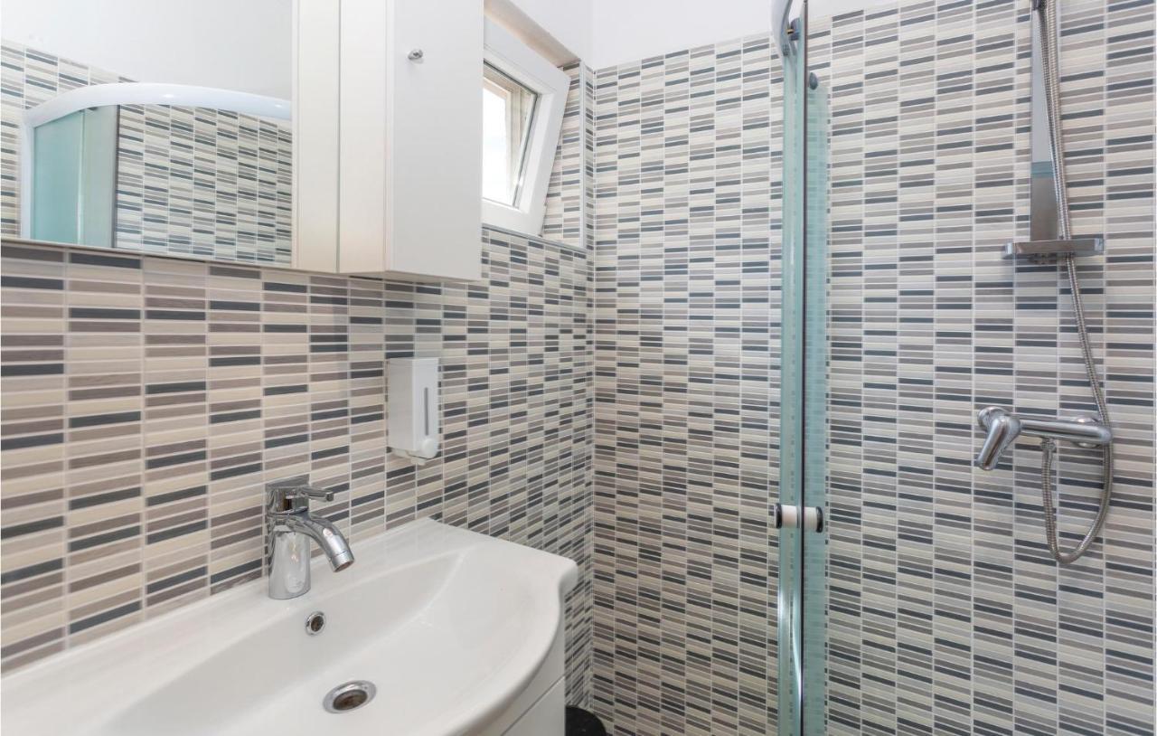 Nice Apartment In Stara Baska 1 With Wifi Extérieur photo